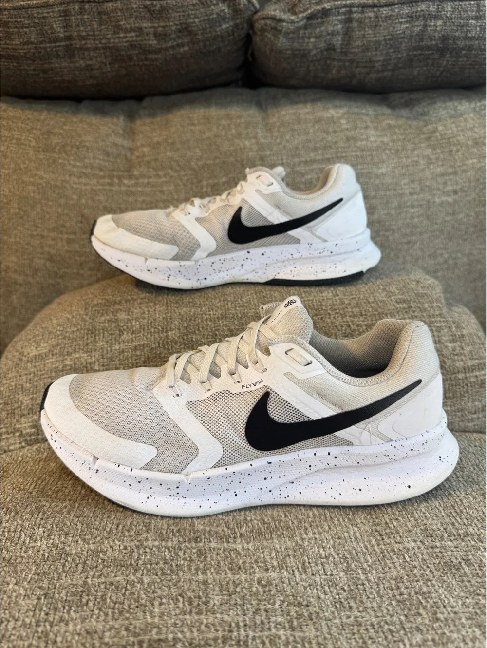 Nike Run Swift 3 Running Shoes White Black Speckled Men's Size 9 IB4370-100